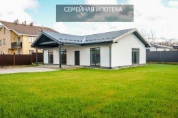 Разметелево, Яблоневая