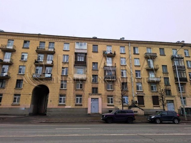 Продажа комнаты Революции, 15