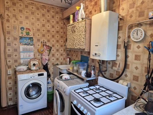 Продажа комнаты Гатчина, Крупской, 4